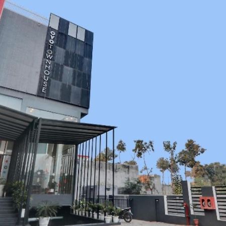 Hotel Landmark, Λάκναου Εξωτερικό φωτογραφία