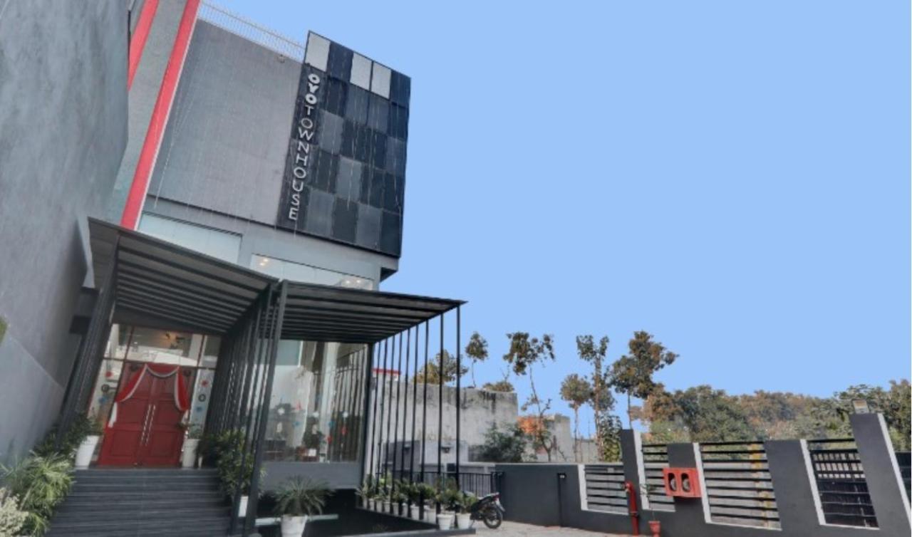 Hotel Landmark, Λάκναου Εξωτερικό φωτογραφία